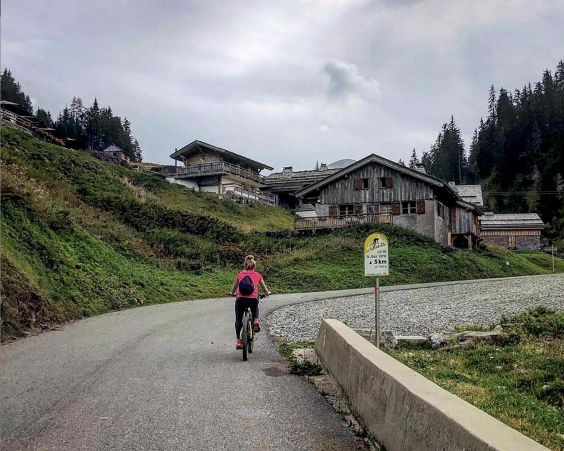 Micro-Lodge, Le Petit Nid D'Amour Montriond Exterior photo